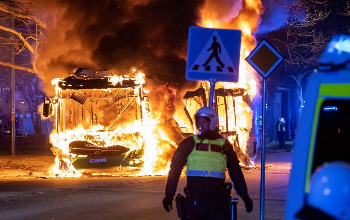 İsveç'te aşırı sağcının Kur’an-ı Kerim provokasyonu sonrası ülke karıştı