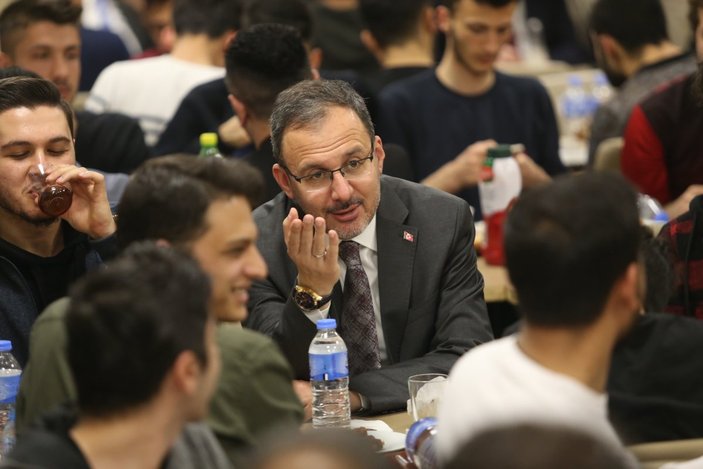 Bakan Mehmet Muharrem Kasapoğlu öğrencilerle iftar yaptı