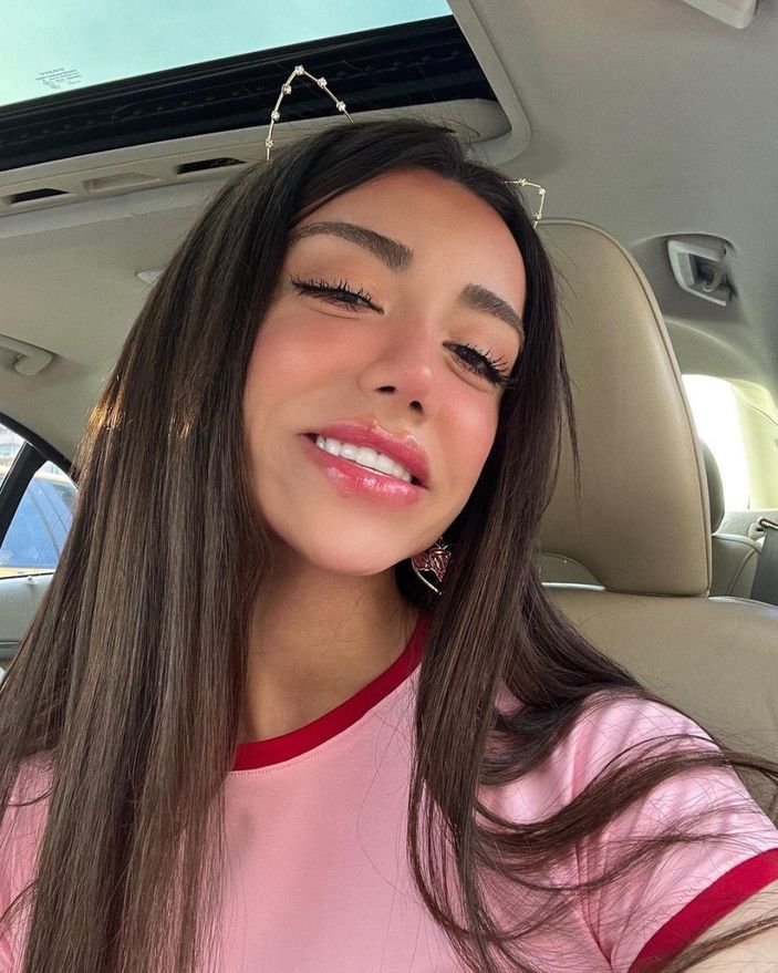 'Başımıza taş yağacak' Fenomen Mika Raun'un süper minili pozları 'pes' dedirtti