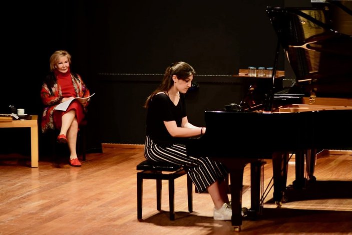 Devlet sanatçısı Gülsin Onay genç piyanistlerin geleceğine ışık oluyor