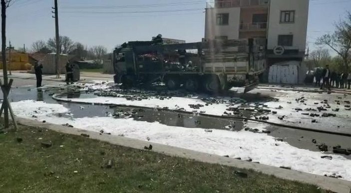 Konya’da kimyasal yüklü kamyon alev alev yandı