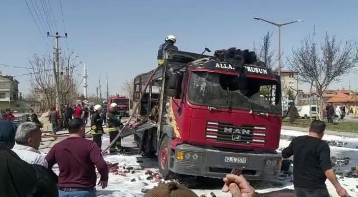 Konya’da kimyasal yüklü kamyon alev alev yandı