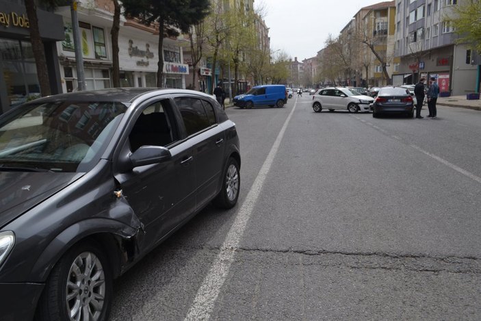 Tekirdağ'da kontrolsüz dönüş yapan sürücü zincirleme kazaya neden oldu