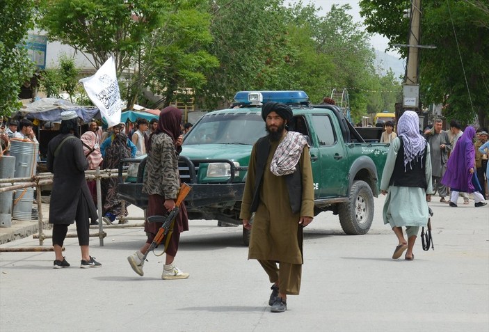 Afganistan'da liseye ve kursa bombalı saldırı