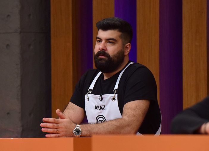 MasterChef Araz'ın voleybolcu eşi güzelliğiyle parmak ısırttı! Gören bir daha baktı, doyamadı...
