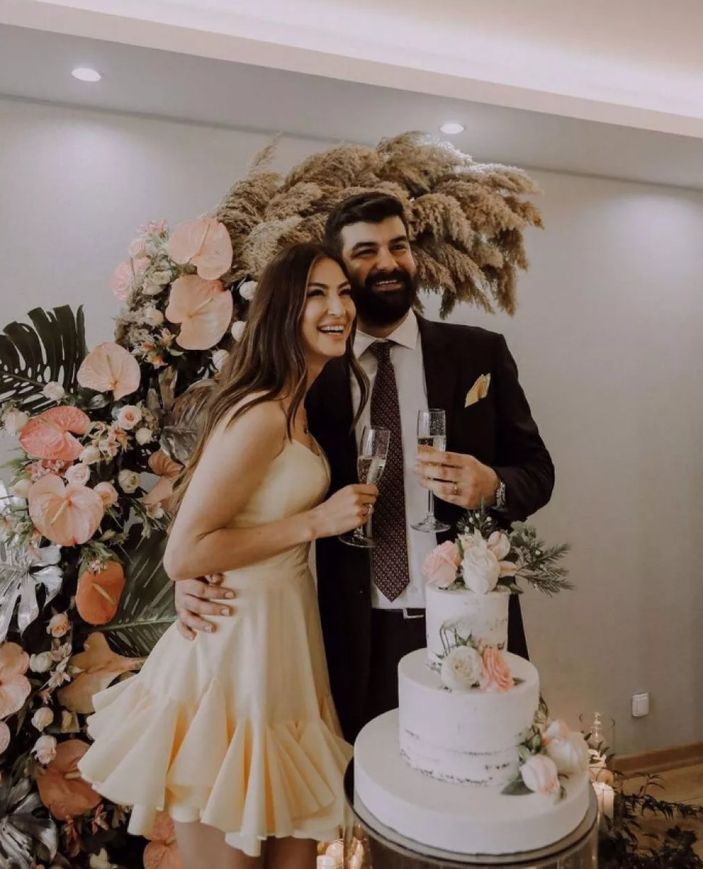 MasterChef Araz'ın voleybolcu eşi güzelliğiyle parmak ısırttı! Gören bir daha baktı, doyamadı...