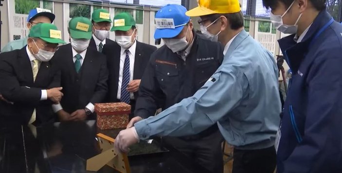 Japonya'da elle yoğrulan çay 15 bin 400 dolara alıcı buldu
