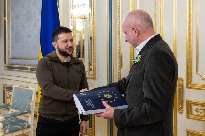 Ukrayna Devlet Başkanı Vladimir Zelensky, AB yolundaki ilk adımı attı