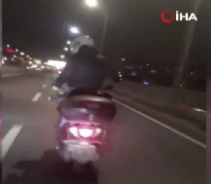 İstanbul E-5'teki motosiklet sürücüsünün tehlikeli görüntüleri