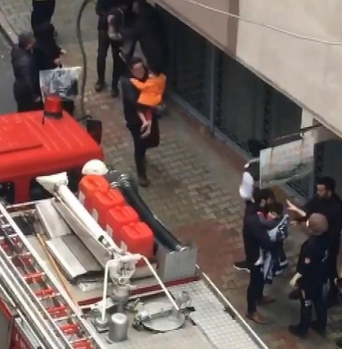 d Sultangazi'de eşi evi terk eden Suriyeli, çocuklarını rehin aldı