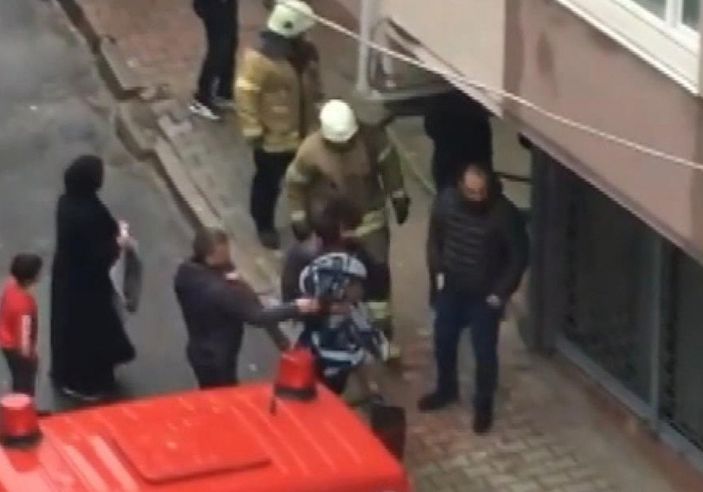 d Sultangazi'de eşi evi terk eden Suriyeli, çocuklarını rehin aldı