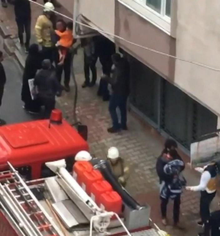 d Sultangazi'de eşi evi terk eden Suriyeli, çocuklarını rehin aldı