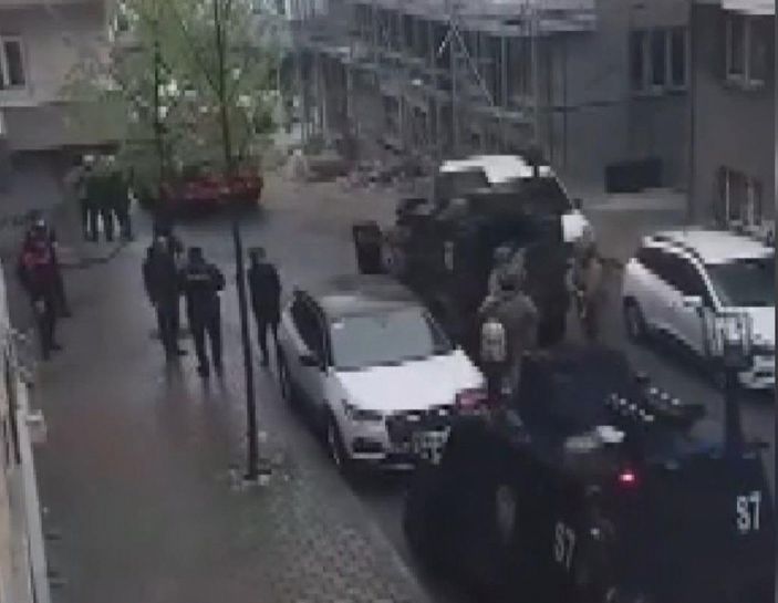 d Sultangazi'de eşi evi terk eden Suriyeli, çocuklarını rehin aldı