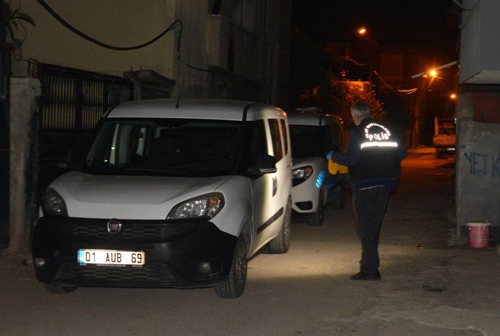 Adana’da bir genç yürürken başından vuruldu