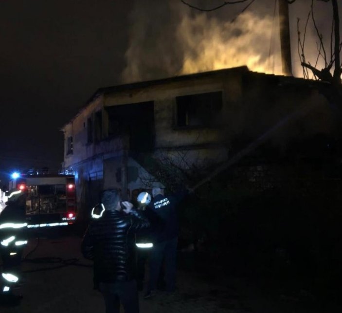 Zonguldak'ta fırının odunluğunda yangın çıktı
