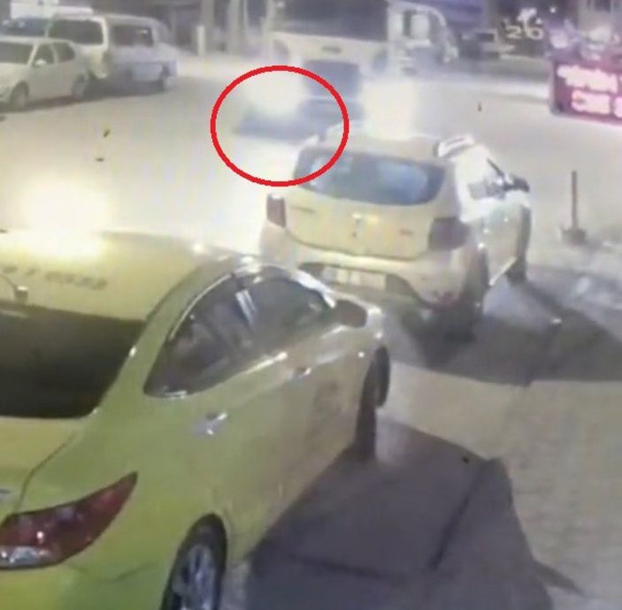 i Eskişehir’de çöp kamyonu yaşlı kadını ezdi: Feci kaza kamerada