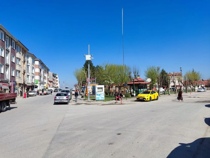 i Eskişehir’de çöp kamyonu yaşlı kadını ezdi: Feci kaza kamerada