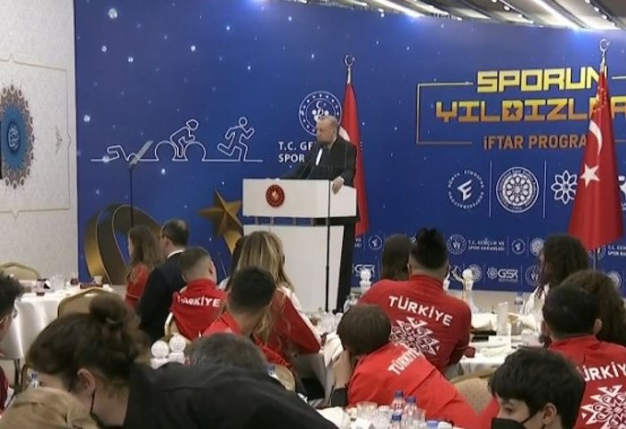 Cumhurbaşkanı Erdoğan sporcularla iftarda buluştu