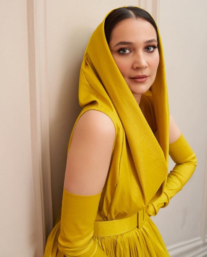 Gönül Dağı'nın Dilek'i cesur çıktı, dekolteli elbisesiyle sosyal medyayı salladı! 'İnsan biraz utanır ya'