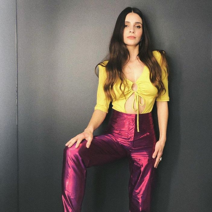 Kaderimin Oyunu'nun Helin'i Meriç Aral ipli bluzuyla tansiyon yükseltti! 'İsmail Abi görmesin'