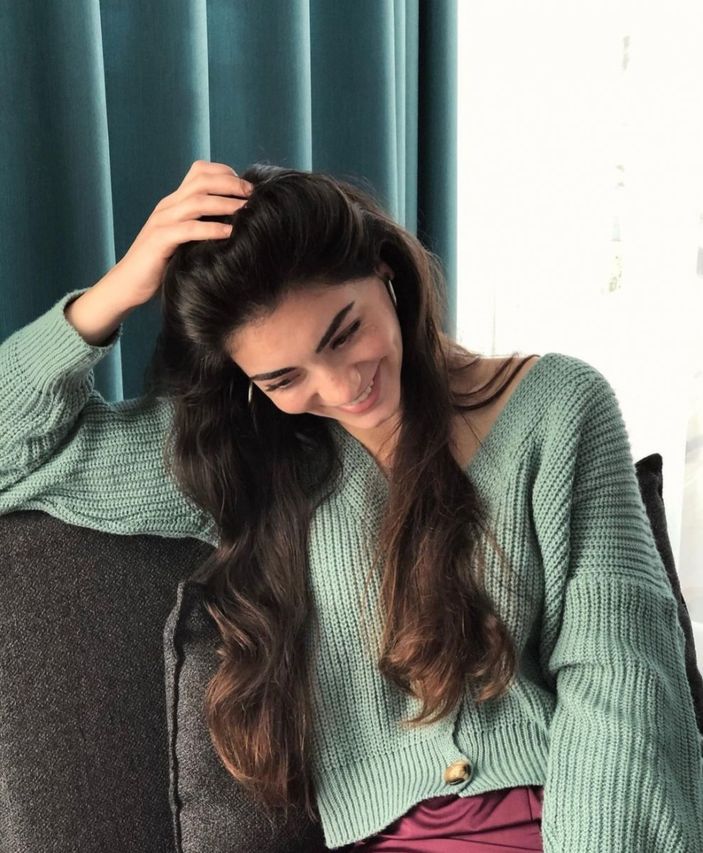 Kuruluş'un Bala Hatun'u omzundan kayan hırkasıyla Osman Bey'i çatlattı! 'Seni böyle oba görmesin'