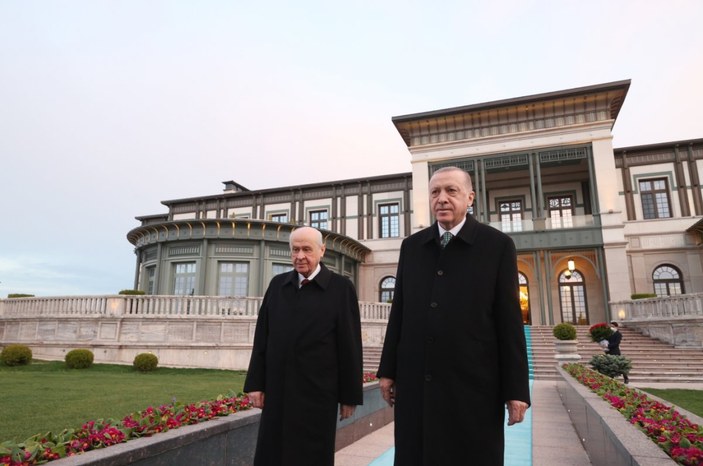 Devlet Bahçeli'den Cumhurbaşkanı Erdoğan'a 99 gül hediyesi