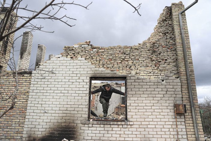 Ukraynalı ailenin hayalini kurduğu ev, taşındıkları gün başlayan savaşta yıkıldı