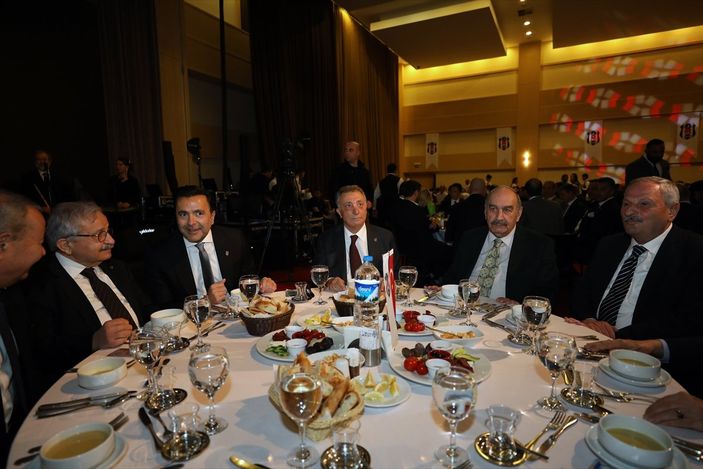 a Ahmet Nur Çebi: Beşiktaş'a daha iyileri gelecek