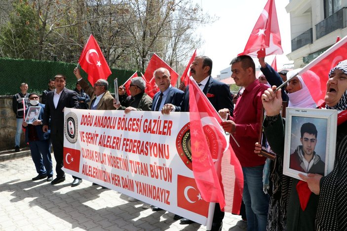 Van'da, HDP önündeki eyleme gazilerden ve şehit aileleri de destek verdi