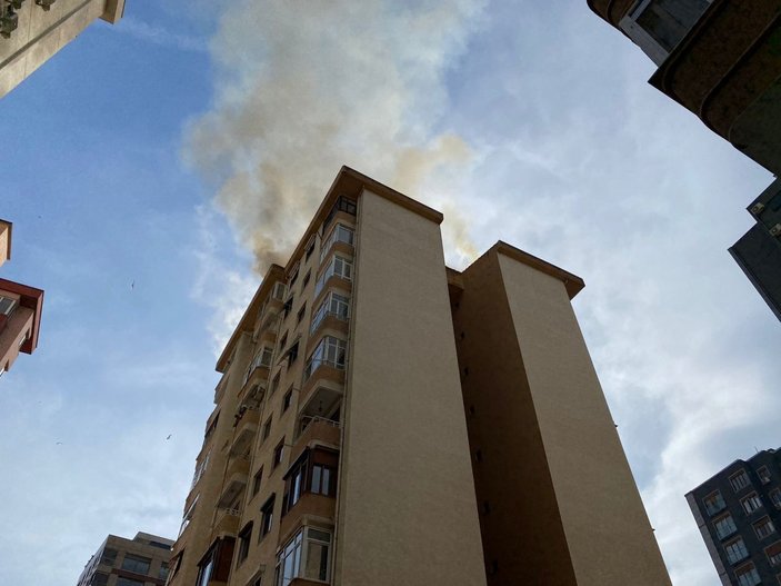 Kadıköy'de metruk binada çıkan yangın söndürüldü