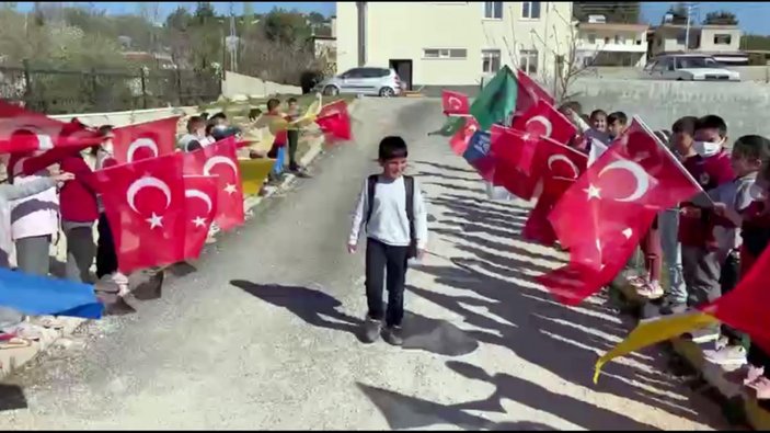 Mersin'de turnuvada ikinci olan öğrenciye büyük kutlama