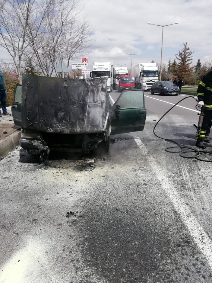 Nevşehir’de, seyir halindeki otomobil alev alev yandı
