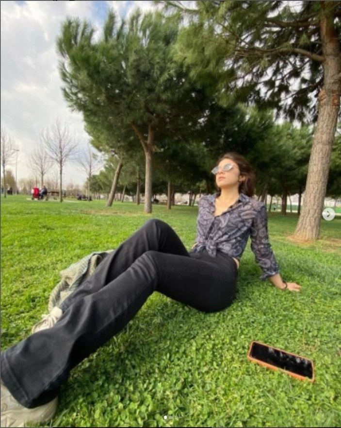Gönül Dağı'nın Zeynep'i sere serpe çimlere uzandı, kusursuz fiziğini gözler önüne serdi! 'Tablo gibi kadınsın'