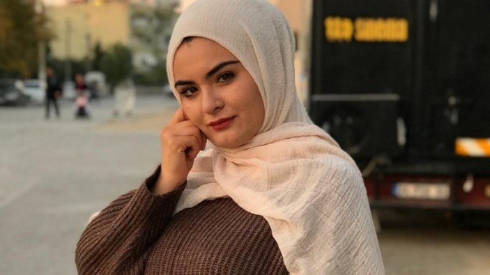 Açıldıkça açılan Hanife'nin mini elbisesi sosyal medyayı salladı! 'Frikik üstüne frikik aman Allah'ım'