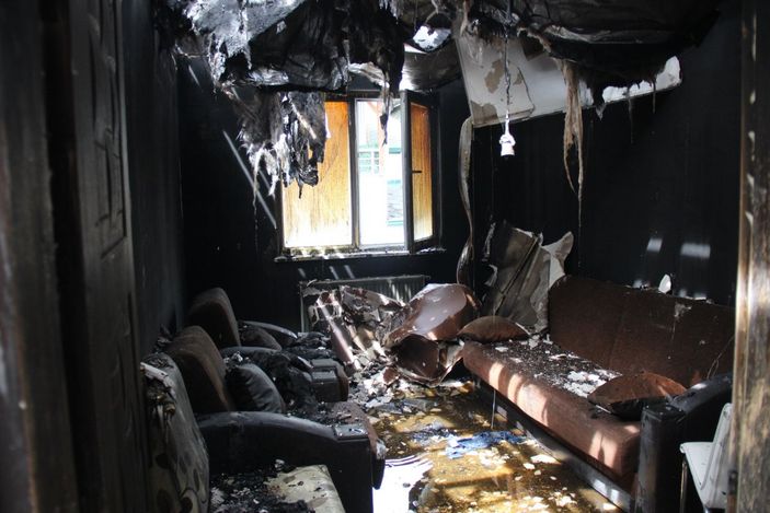 i Kocaeli'de 3 yaşındaki çocuk çakmakla oynarken evi yaktı