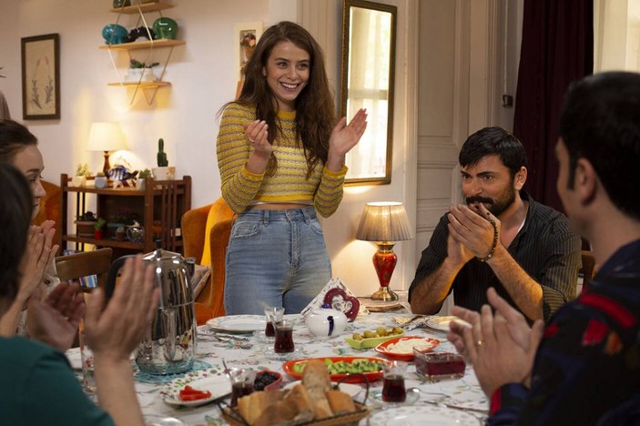 Başrolde İlayda Alişan ve Burak Yörük var! Seversin dizisi sete çıktı, ilk kareler mest etti