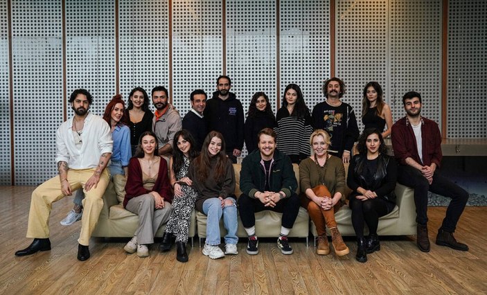 Başrolde İlayda Alişan ve Burak Yörük var! Seversin dizisi sete çıktı, ilk kareler mest etti
