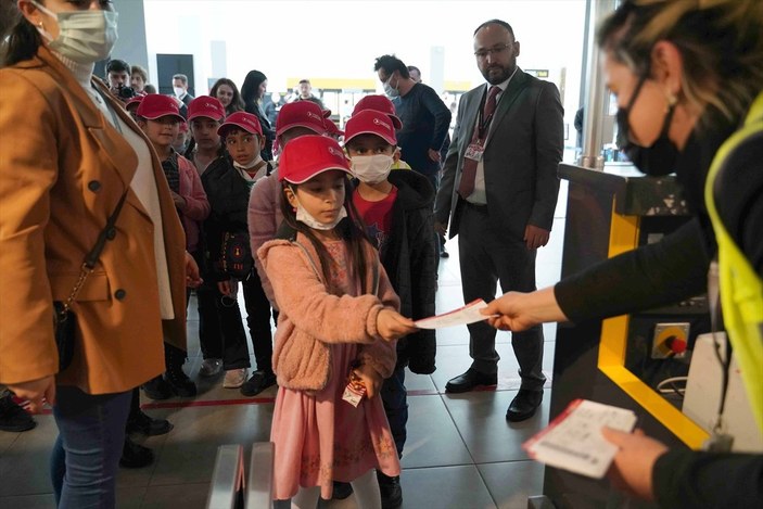 THY'den çocuklara 23 Nisan hediyesi: İlk kez uçağa bindiler