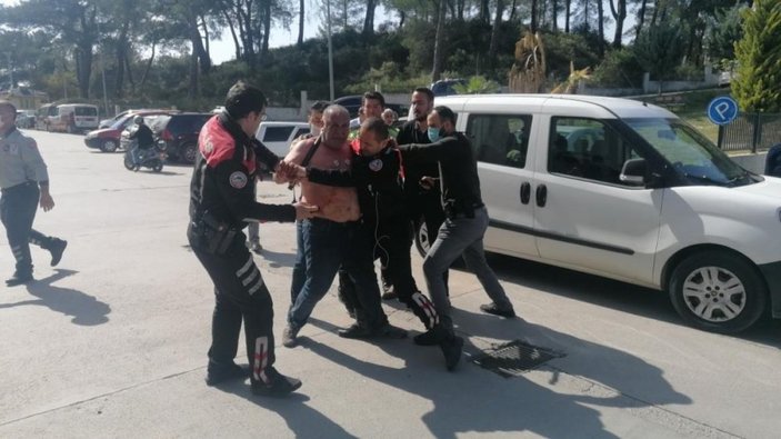 Antalya'da güvenlik görevlisini darbeden baba-oğul tutuklandı