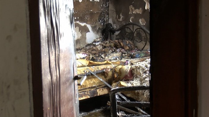 Ankara'da ekmek yapmak için yaktığı ateş, eve sıçradı