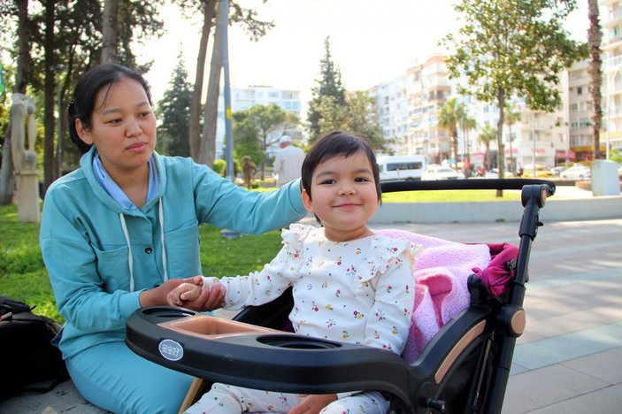 Antalya'da kalan Kazakistanlı anneden hasta kızı için yardım çağrısı