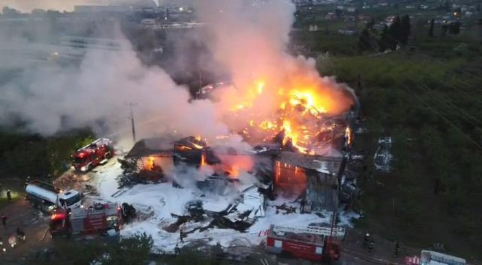 Yalova'daki kereste fabrikasında yangın: 5 saatte söndürüldü