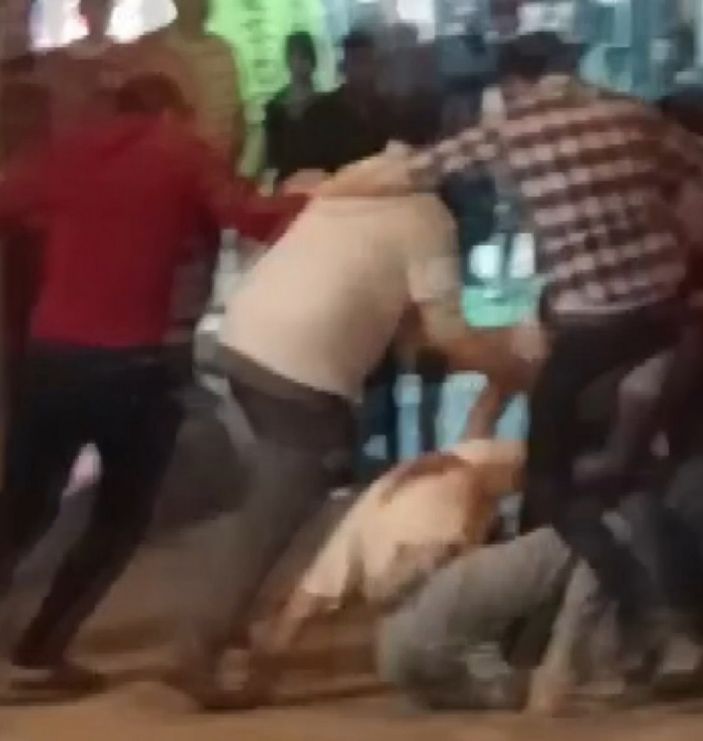 d Bursa sokaklarında 'kız' kavgası