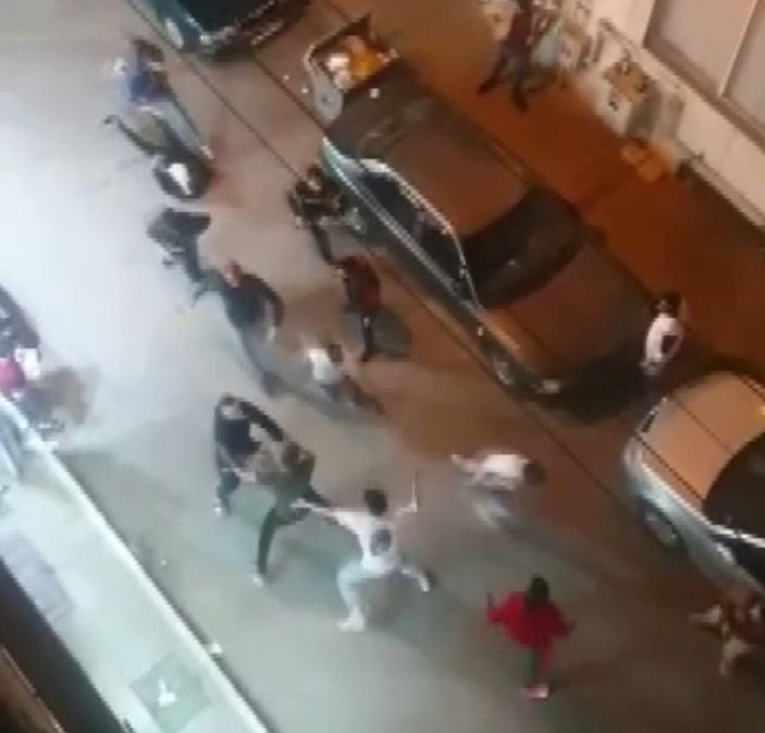 d Bursa sokaklarında 'kız' kavgası