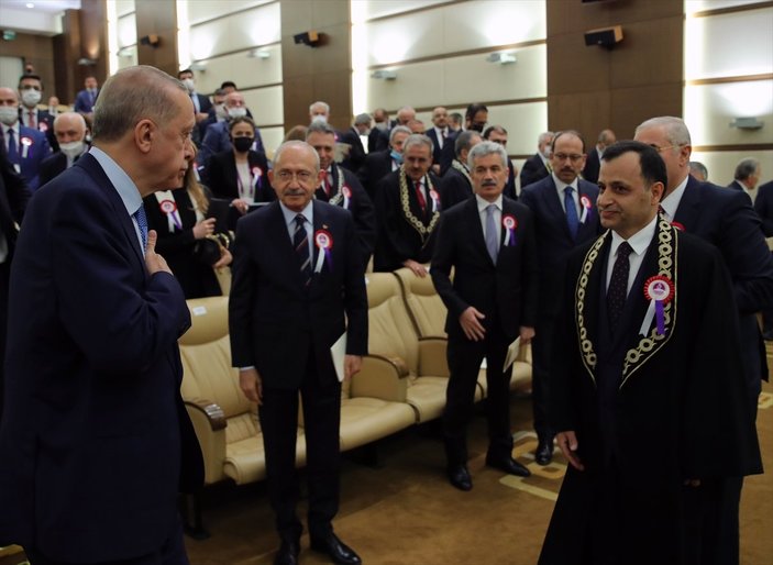 Cumhurbaşkanı Erdoğan, Kemal Kılıçdaroğlu ile selamlaştı