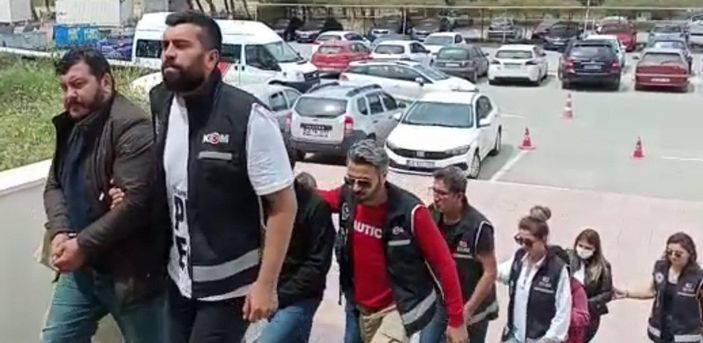 d Muğla'da, 80 milyon lira dolandırdığı iddia edilen kadının develerine el konuldu