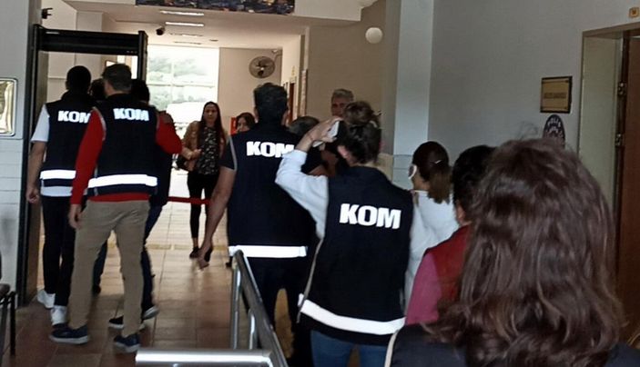 d Muğla'da, 80 milyon lira dolandırdığı iddia edilen kadının develerine el konuldu