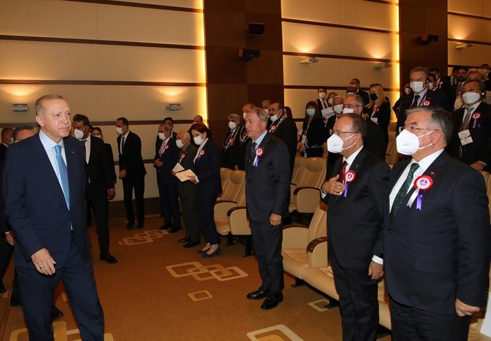 Cumhurbaşkanı Erdoğan, Kemal Kılıçdaroğlu ile selamlaştı