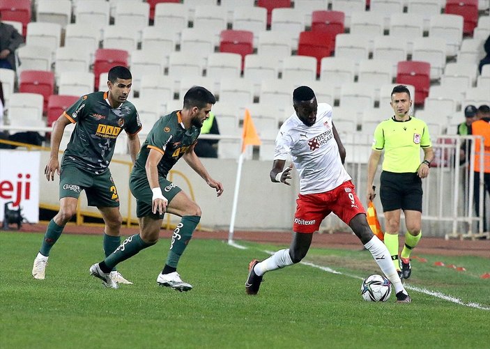 Sivasspor, evinde Alanya'yı tek golle geçti
