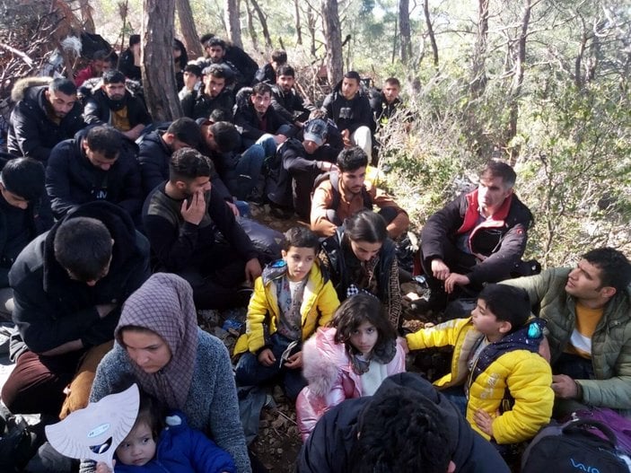 İzmir'de 89 kaçak göçmen ile 12 organizatör yakalandı